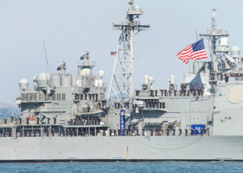 Bloqueo en Ormuz eleva precios del petróleo y amenaza con frenar la economía global