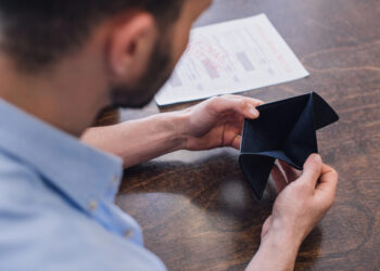 “No tenía crédito en Estados Unidos”: La realidad que enfrentan millones al empezar desde cero