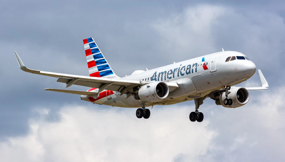 American Airlines recorta previsiones para 2026 por alza del combustible