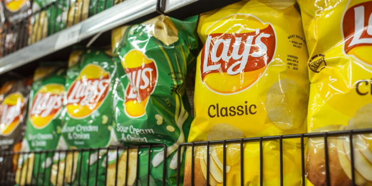 PepsiCo logra recuperar demanda en snacks tras bajar precios hasta 15%