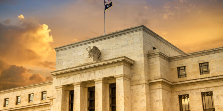 Warsh revela patrimonio superior a $100 millones en medio de su nominación para liderar la FED