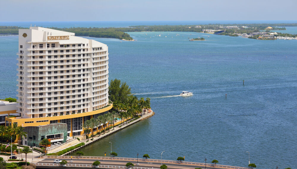 Demuelen el Mandarin Oriental de Miami para dar paso a megadesarrollo residencial en Brickell Key