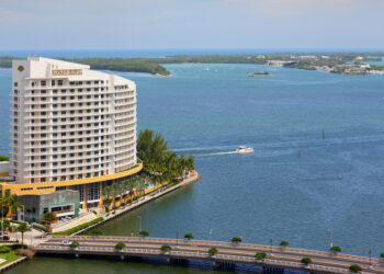 Demuelen el Mandarin Oriental de Miami para dar paso a megadesarrollo residencial en Brickell Key