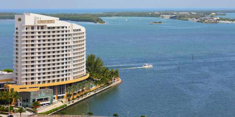 Demuelen el Mandarin Oriental de Miami para dar paso a megadesarrollo residencial en Brickell Key