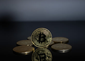 Escándalo cripto: Millonario acusa a empresa vinculada a Trump de “extorsión” por $276 millones