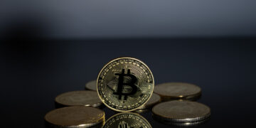 Escándalo cripto: Millonario acusa a empresa vinculada a Trump de “extorsión” por $276 millones
