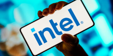 Intel se dispara en bolsa y marca su mejor jornada desde 1987 impulsada por la IA