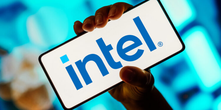 Intel se dispara en bolsa y marca su mejor jornada desde 1987 impulsada por la IA