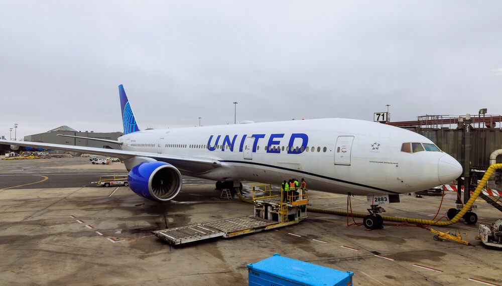 United Airlines eleva tarifas de equipaje ante la escalada en los costos de combustible