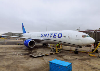 United Airlines eleva tarifas de equipaje ante la escalada en los costos de combustible