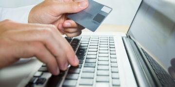 La forma más rápida de empezar a construir crédito en Estados Unidos (sin historial previo)