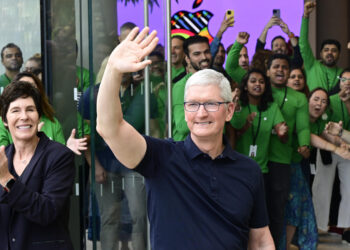 Apple nombra a John Ternus como CEO y abre una nueva etapa tras más de una década bajo Tim Cook