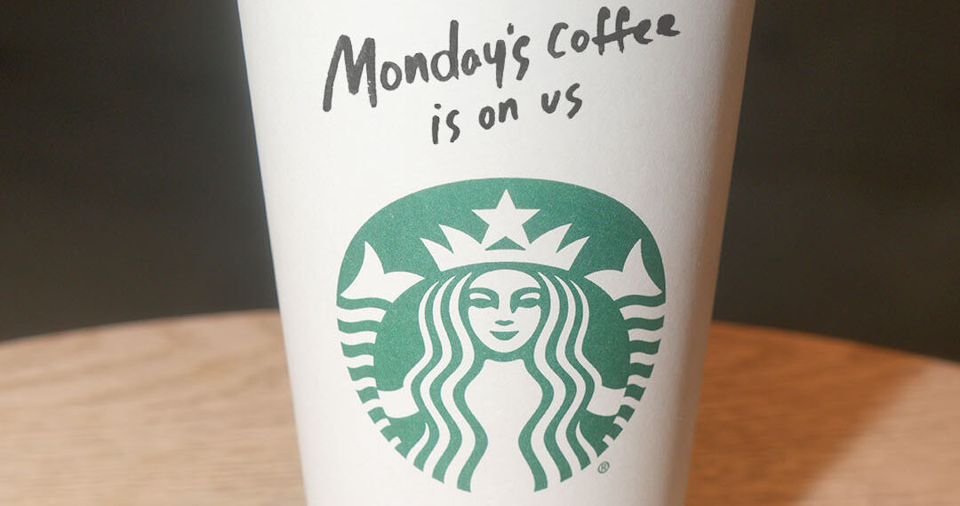 Starbucks eleva previsiones tras recuperar tráfico en tiendas y superar expectativas