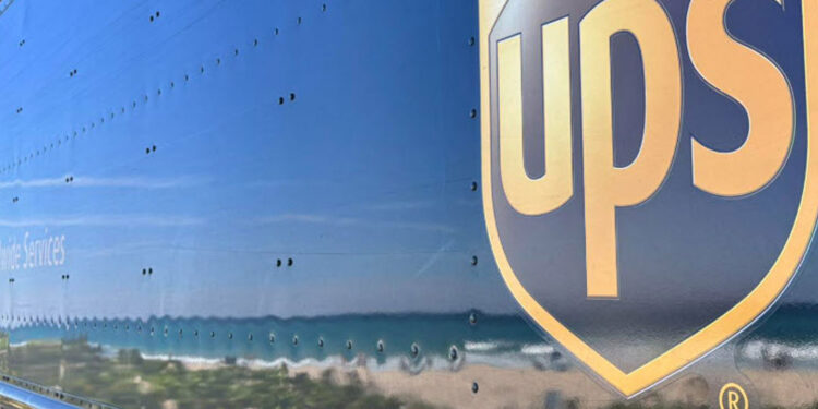 UPS supera previsiones en el primer trimestre, pero el mercado castiga la caída de sus beneficios