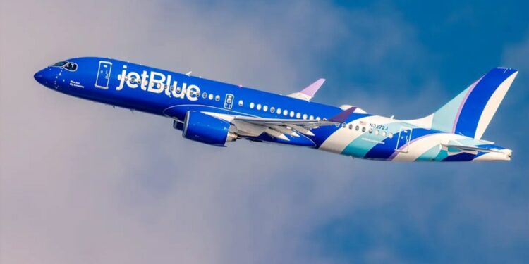 JetBlue acelera su expansión en Florida mientras Spirit negocia un rescate de $500 millones