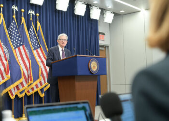 La FED mantiene tasas sin cambios, pero muestra su mayor división en más de tres décadas