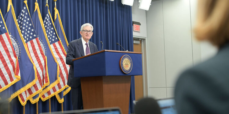 La FED mantiene tasas sin cambios, pero muestra su mayor división en más de tres décadas