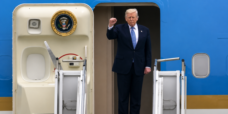 Cierre de la visita de Trump a China: Se prolonga la tregua comercial mientras Boeing y Nvidia emergen como ganadores de la cumbre