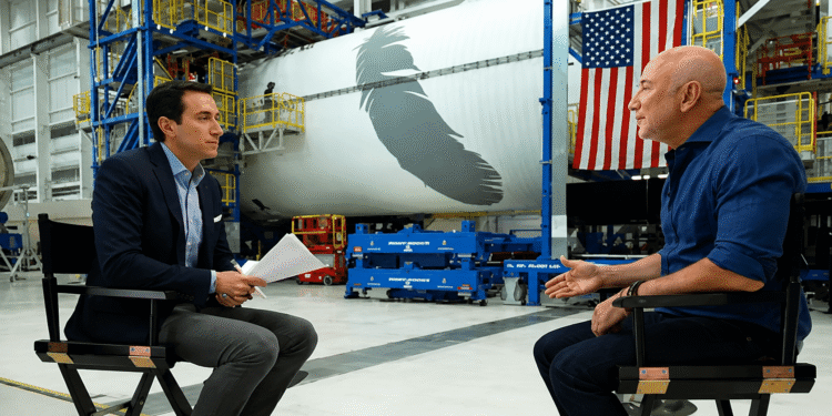 Jeff Bezos entra al debate político y económico de EE. UU.: Defiende a multimillonarios, apoya la IA y elogia a Trump