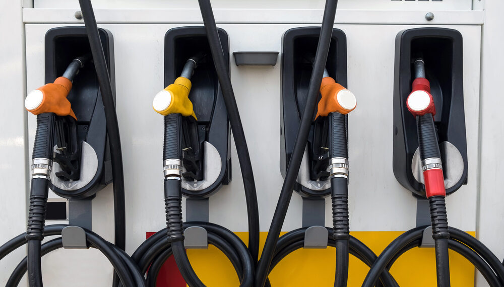 Gasolina más cara golpea más a hogares de bajos ingresos y amplía la brecha económica