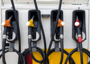 Gasolina más cara golpea más a hogares de bajos ingresos y amplía la brecha económica