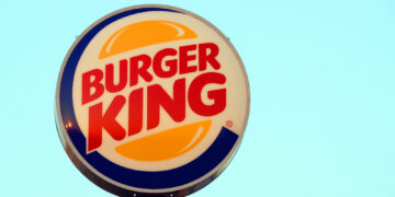Restaurant Brands supera previsiones, pero acción cae 5% pese al impulso de Burger King