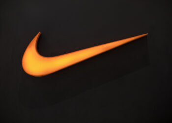 CEO de Nike apuesta $2 millones por la compañía pese a caída de ventas y dudas de Wall Street