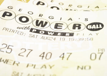 Dos boletos ganan el Powerball y reparten premio de $20 millones entre Texas y Florida