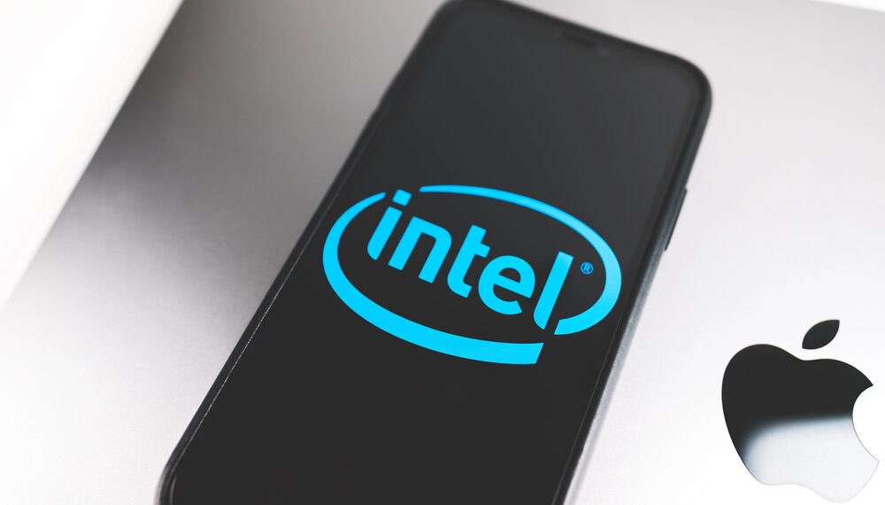 Acuerdo Apple-Intel impulsa a la fabricante de chips tras inversión del gobierno de Trump