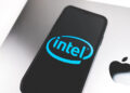 Acuerdo Apple-Intel impulsa a la fabricante de chips tras inversión del gobierno de Trump