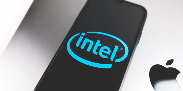Acuerdo Apple-Intel impulsa a la fabricante de chips tras inversión del gobierno de Trump