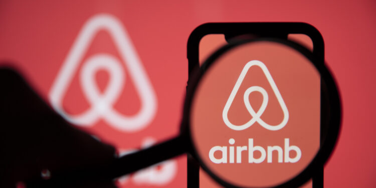 Airbnb enfrenta menor demanda inicial pese al impulso del Mundial y expectativas de ingresos millonarios