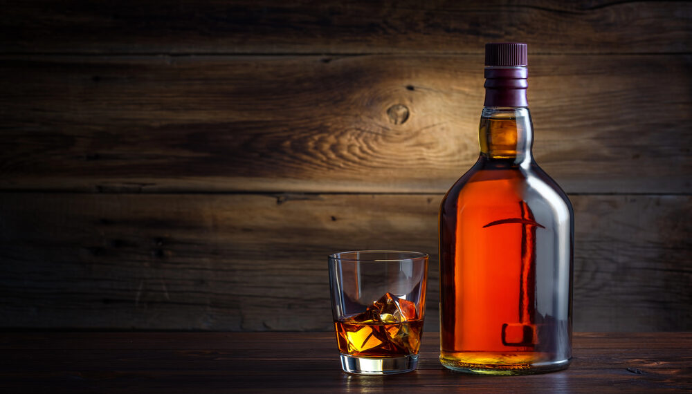 Trump elimina aranceles al whisky y reabre el comercio entre EE.UU. y Reino Unido