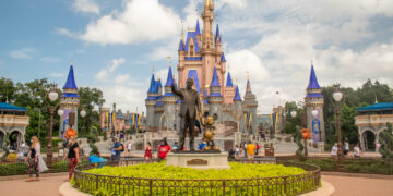 Disney supera previsiones y sube 7% impulsada por streaming y parques