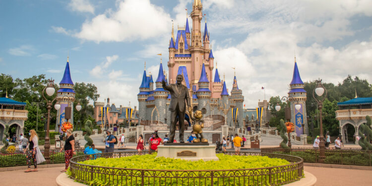 Disney supera previsiones y sube 7% impulsada por streaming y parques