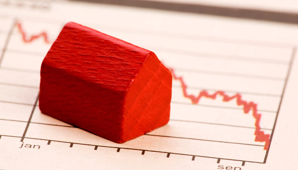 El mercado inmobiliario pierde impulso mientras compradores enfrentan hipotecas más caras