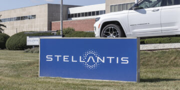 Stellantis supera expectativas, pero acciones caen hasta 10% pese a fuerte crecimiento