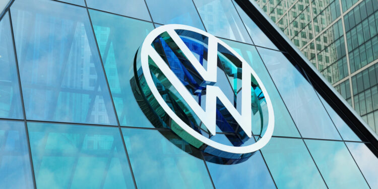Volkswagen advierte más recortes tras caída del 14% en beneficios y presión por aranceles