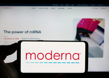 Moderna aumenta ingresos a $389 millones, pero amplía pérdidas por litigios