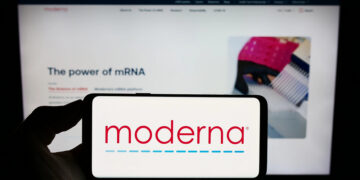 Moderna aumenta ingresos a $389 millones, pero amplía pérdidas por litigios