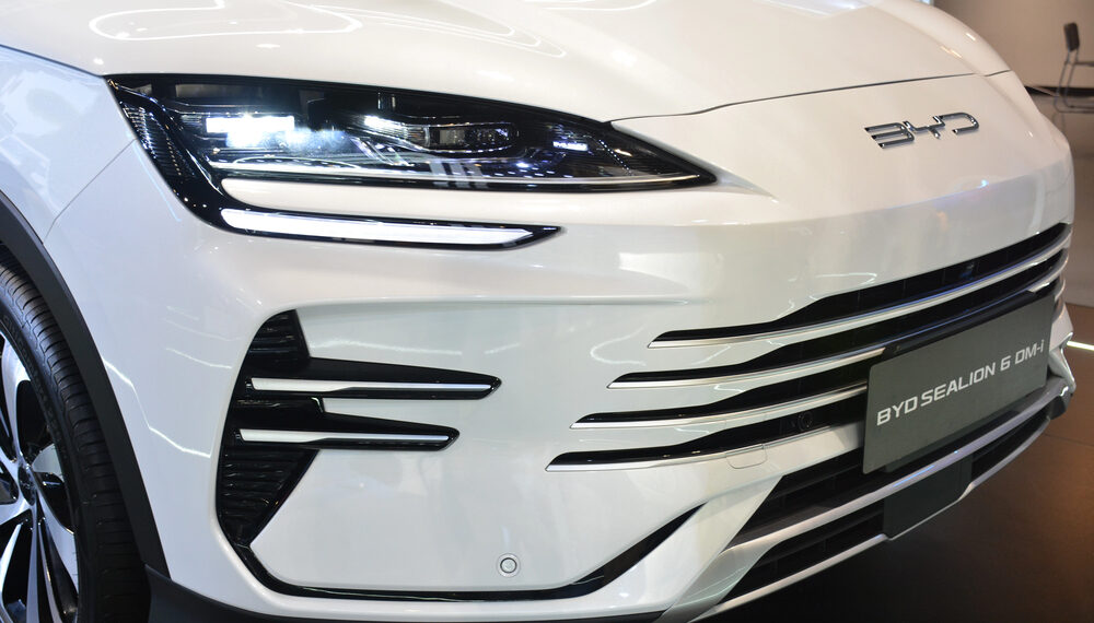 BYD reporta caída del 55% en ganancias pese a fuerte crecimiento internacional