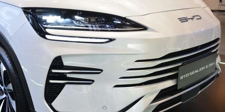 BYD reporta caída del 55% en ganancias pese a fuerte crecimiento internacional