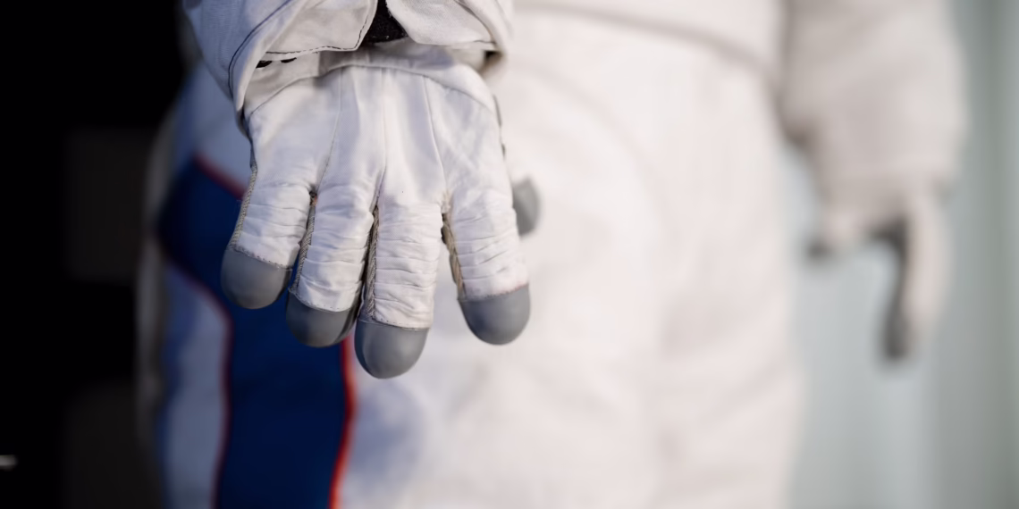 Prada llega a la Luna: La firma de lujo diseñará equipamiento para los astronautas de la NASA