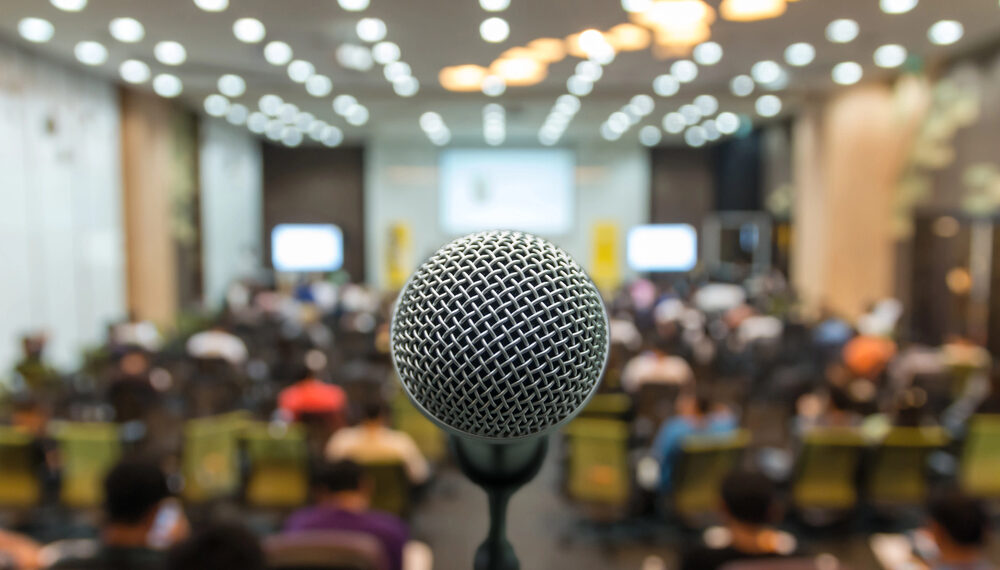 Hablar en público puede cambiar su carrera: Las claves para comunicar con impacto