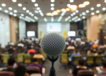 Hablar en público puede cambiar su carrera: Las claves para comunicar con impacto