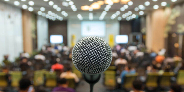 Hablar en público puede cambiar su carrera: Las claves para comunicar con impacto