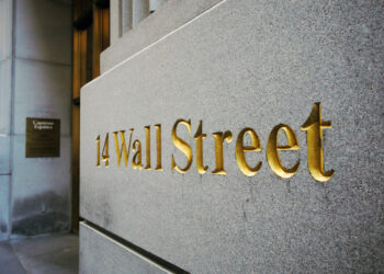Wall Street marca nuevos récords mientras el petróleo cae por expectativas de un acuerdo entre Estados Unidos e Irán
