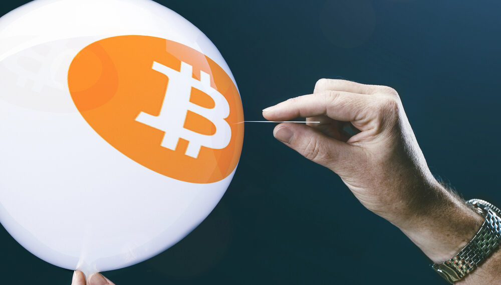 Bitcoin alcanza su nivel más bajo desde 2024: Su valor es menos de la mitad de su máximo histórico