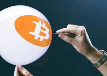 Bitcoin alcanza su nivel más bajo desde 2024: Su valor es menos de la mitad de su máximo histórico