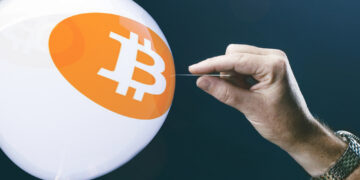 Bitcoin alcanza su nivel más bajo desde 2024: Su valor es menos de la mitad de su máximo histórico